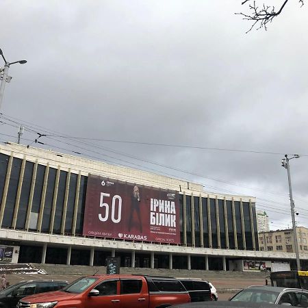 Апартаменты Дворец Украины С Круглой Кроватью Kyiv Exterior photo