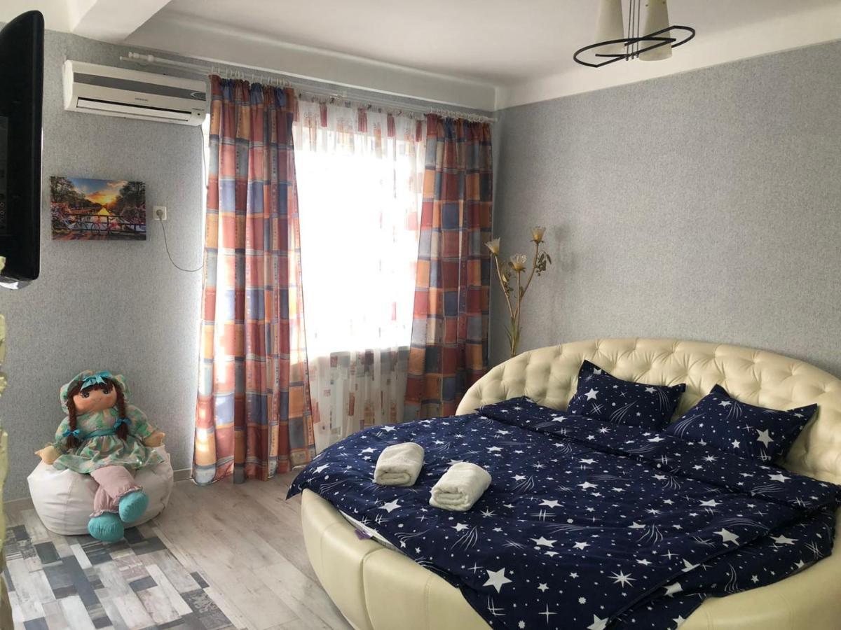 Апартаменты Дворец Украины С Круглой Кроватью Kyiv Exterior photo